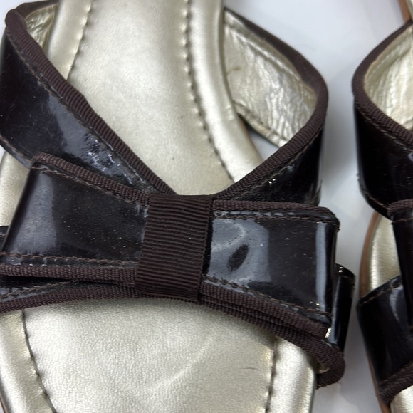 Mila Paoli Brown Patent Sandals with Bow size 7 ½ - Picture 3 of 9